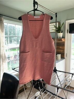 Impressions Rose Knit V-Neck Sleeveless Tunic with Front Pockets